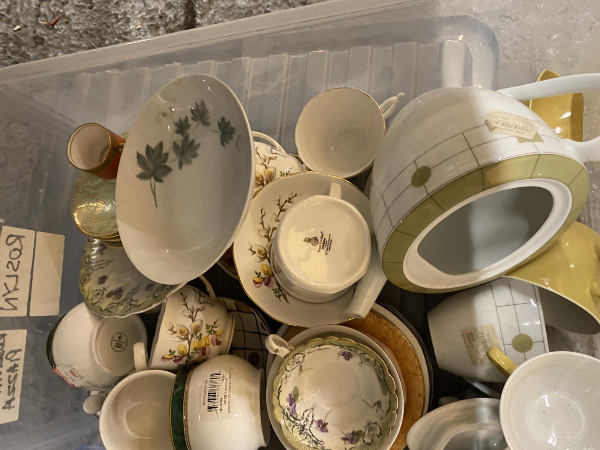 A QUANTITY OF CUPS, SAUCERS, PLATES, ETC - 2 BOXES - Image 2 of 2