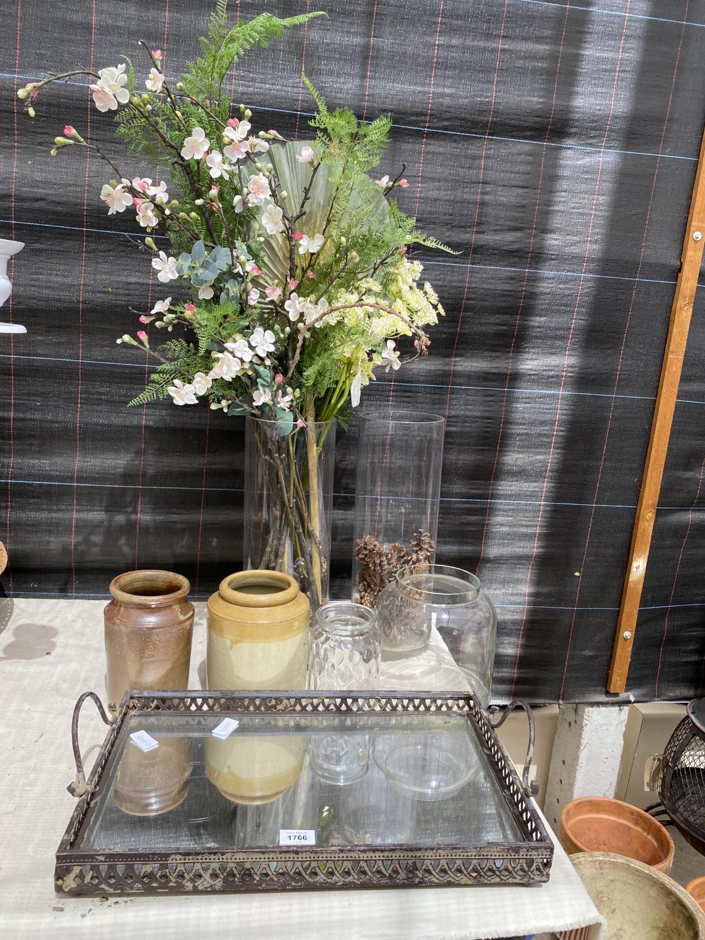 AN ASSORTMENT OF ITEMS TO INCLUDE A MIRRORED TRAY, STONEWARE POTS AND GLASS VASES ETC