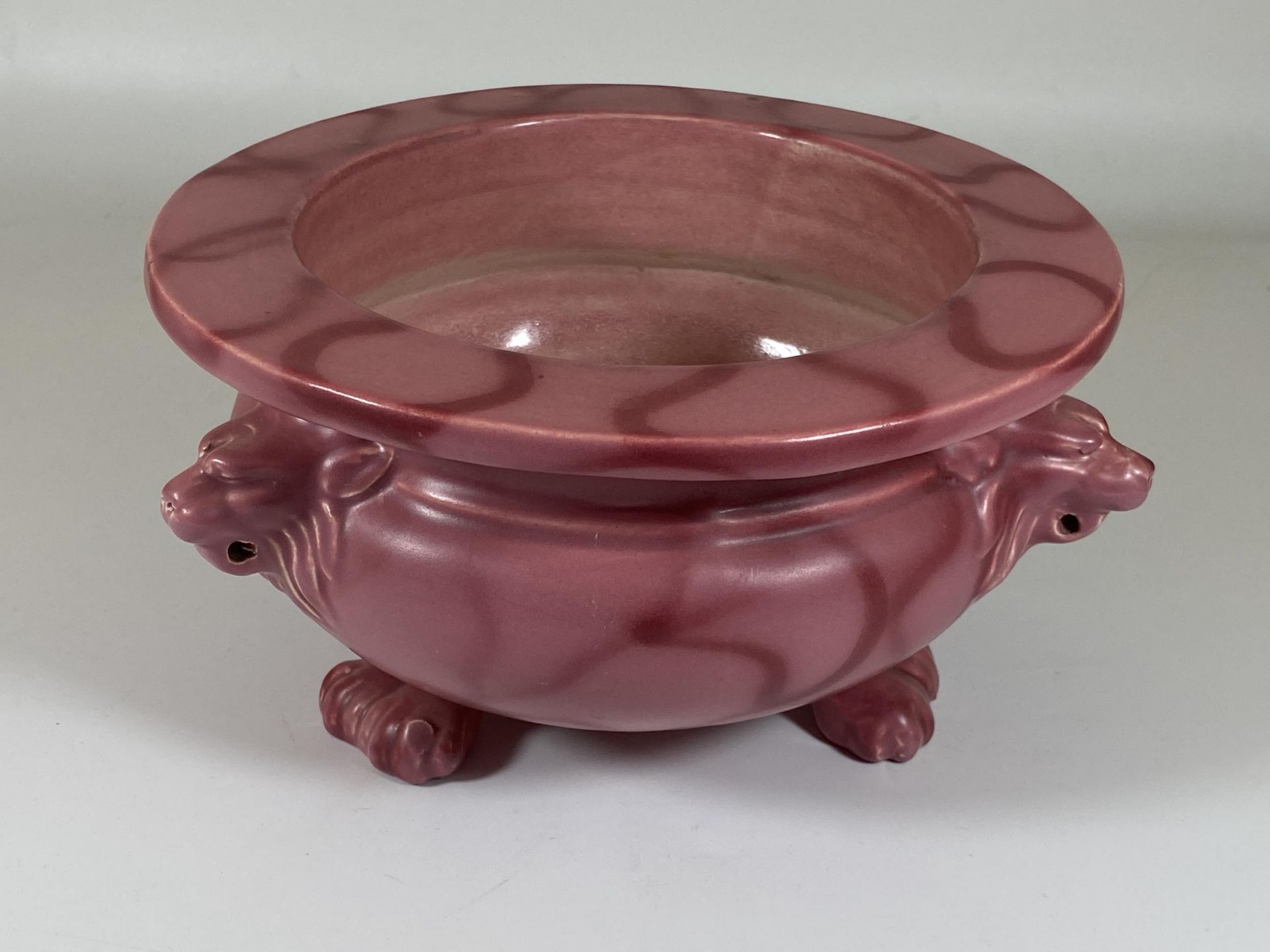 A C.1900 ART NOUVEAU BRETBY PINK POTTERY CENSOR / BOWL WITH TRIPLE LION HEAD AND PAW FEET, SIGNED TO - Image 4 of 8