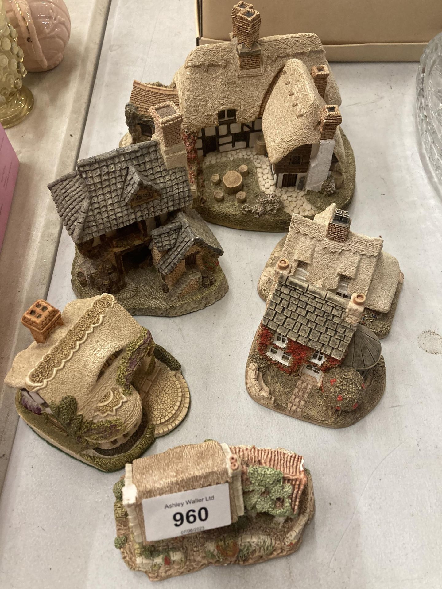 A QYUANTITY OF LILLIPUT LANE COTTAGES TO INCLUDE 'THATCHERS REST' - 6 IN TOTAL
