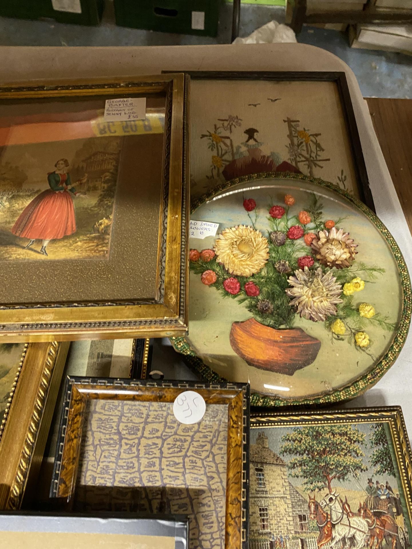 A COLLECTION OF FRAMED FLORAL PRINTS AND ENGRAVINGS - Bild 2 aus 2