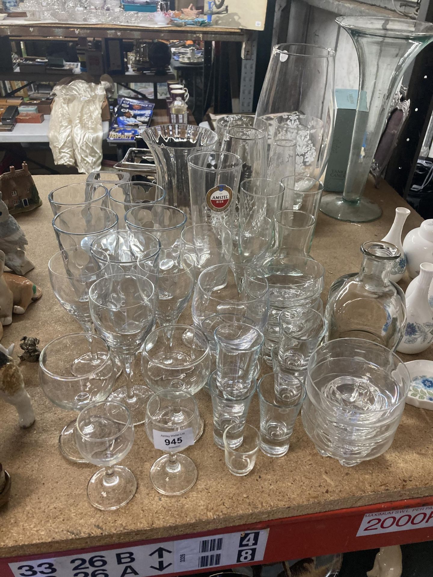 A LARGE QUANTITY OF GLASSES TO INCLUDE WINE, SHERRY, LICQUER, TUMBLERS, DESSERT BOWLS, VASES, ETC