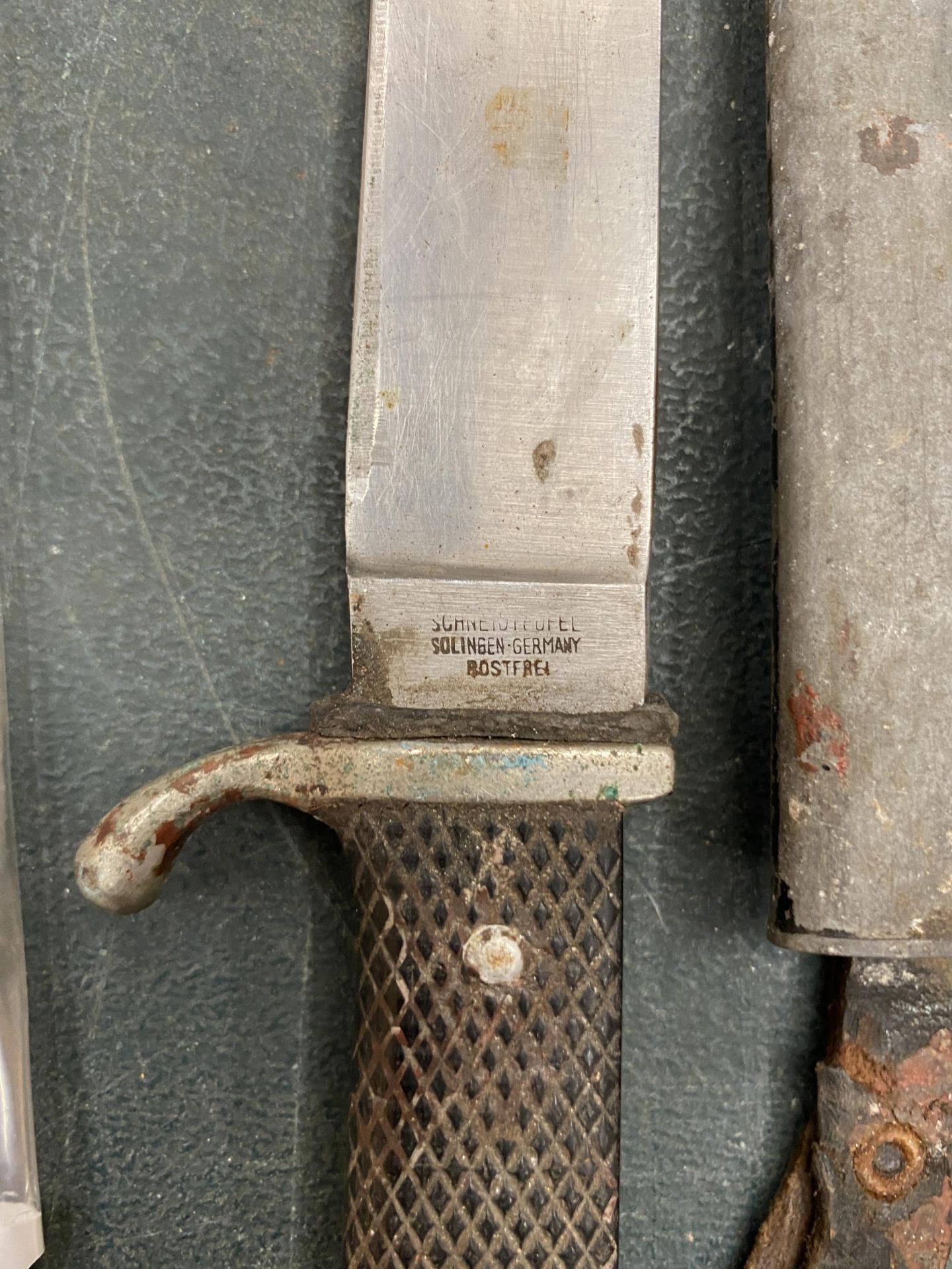 A VINTAGE GERMAN SOLINGEN KNIFE IN SHEATH - Image 2 of 3