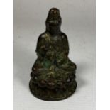 A SMALL BRONZE MODEL OF A BUDDHA