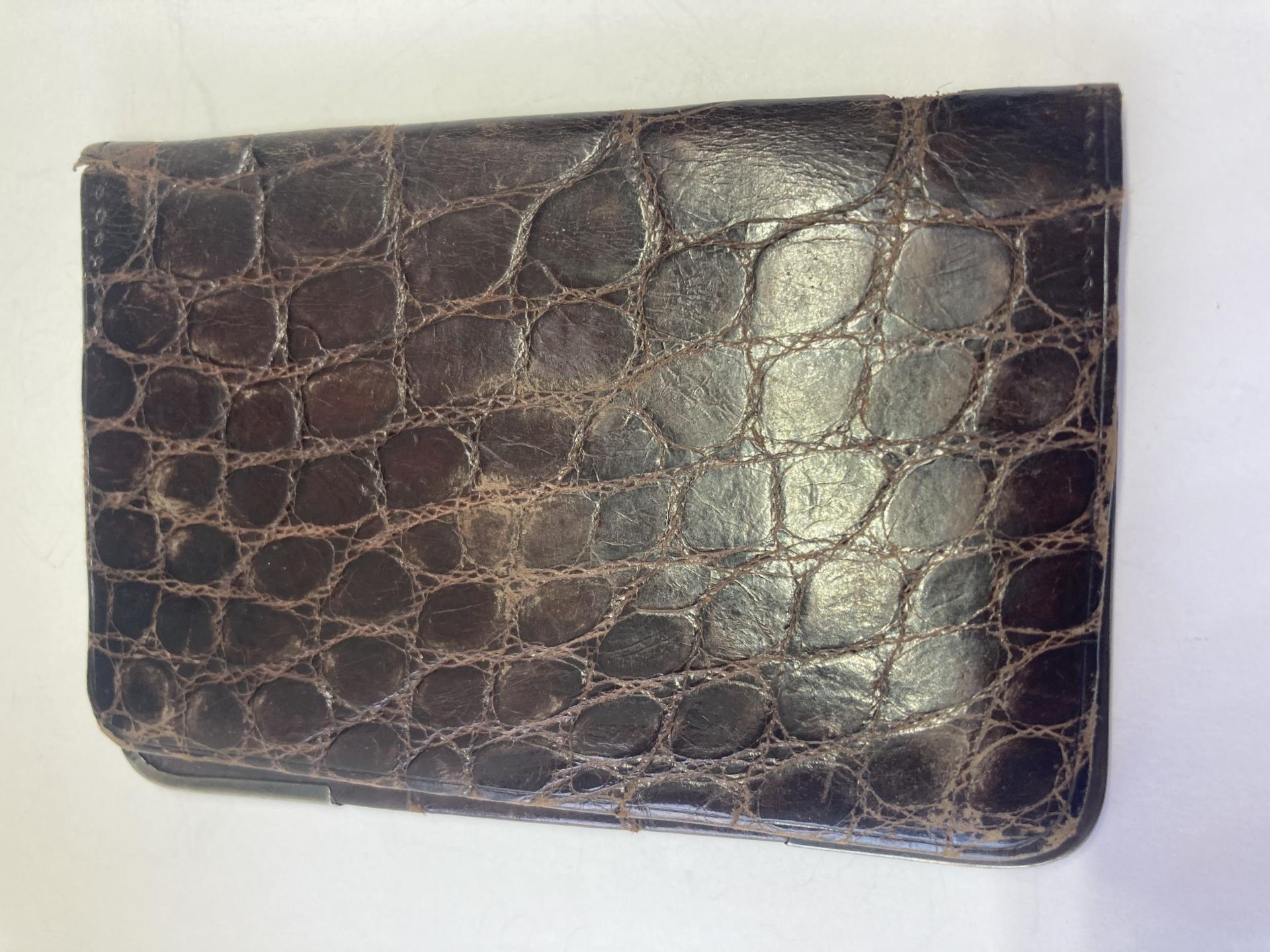 A SILVER AND LEATHER WALLET - Bild 2 aus 4