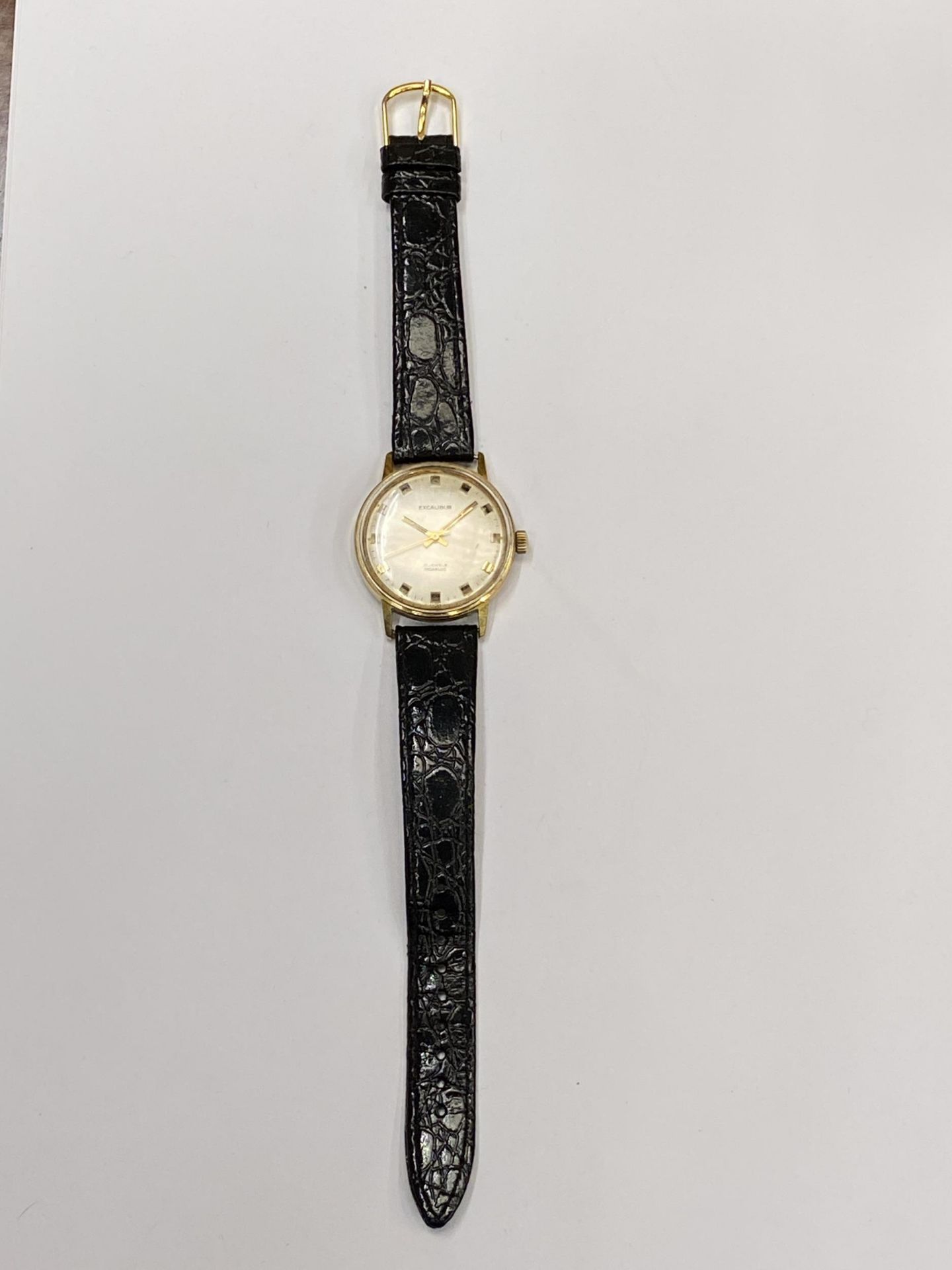 A GENTS VINTAGE EXCALIBUR WATCH, WORKING AT TIME OF CATALOGUING BUT NO WARRANTY GIVEN - Image 3 of 3