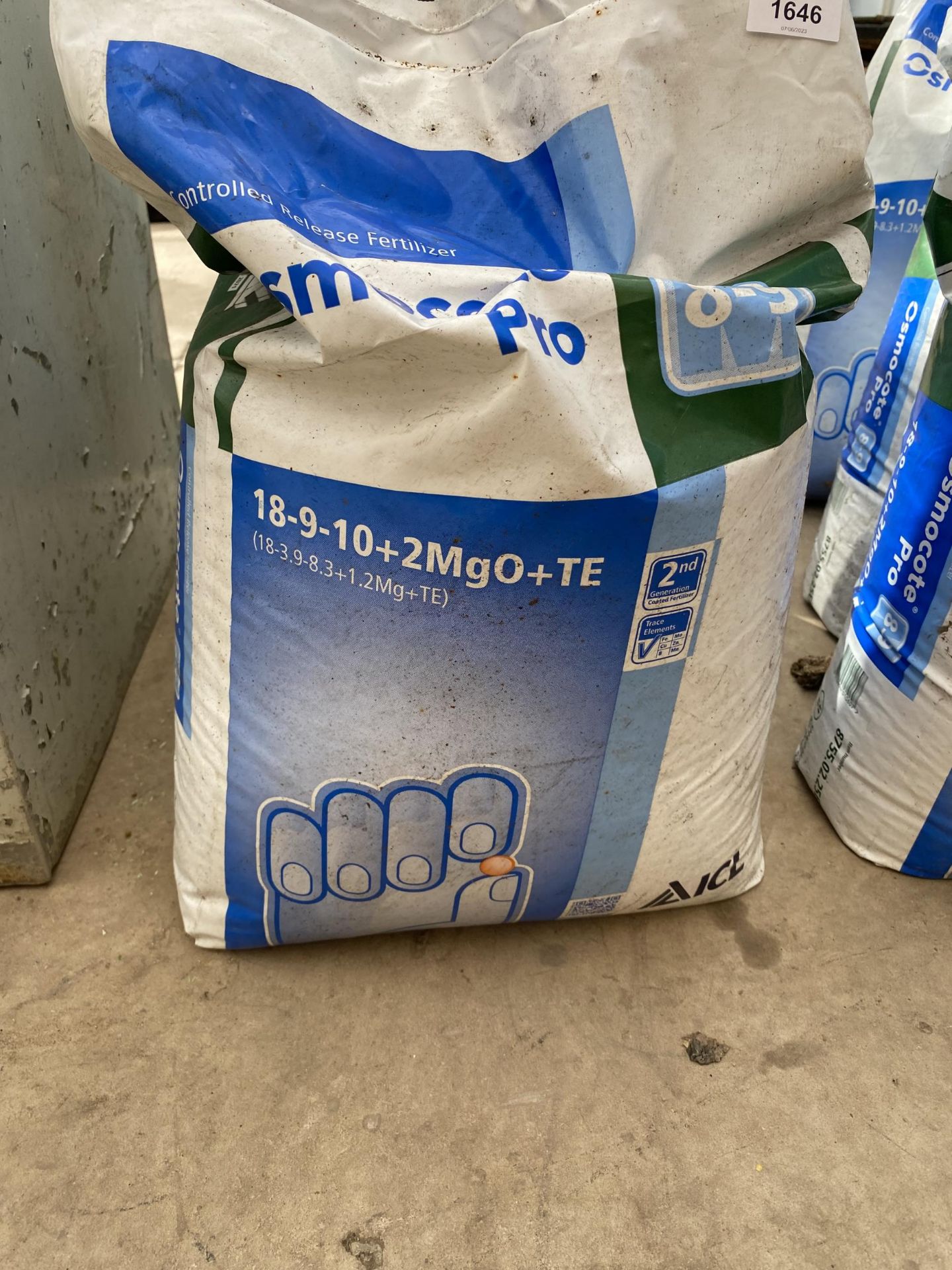 TWO BAGS OF OSMOCOTE PRO CONTROLLED RELEASE FERTILIZER (RRP £165 PER BAG) - Bild 2 aus 2