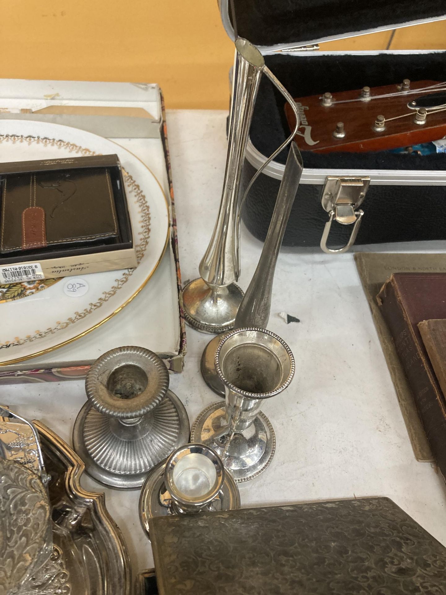 A MIXED LOT TO INCLUDE SILVER PLATED TRAYS, CANDLESTICKS AND BOXES, A VINTAGE BILLINGS AND SONS - Image 3 of 4