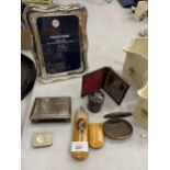 A BRASS HAND POLISHED PHOTO FRAME TOGETHER WITH VARIOUS OTHER ITEMS TO INCLUDE A VINTAGE CIGARETTE