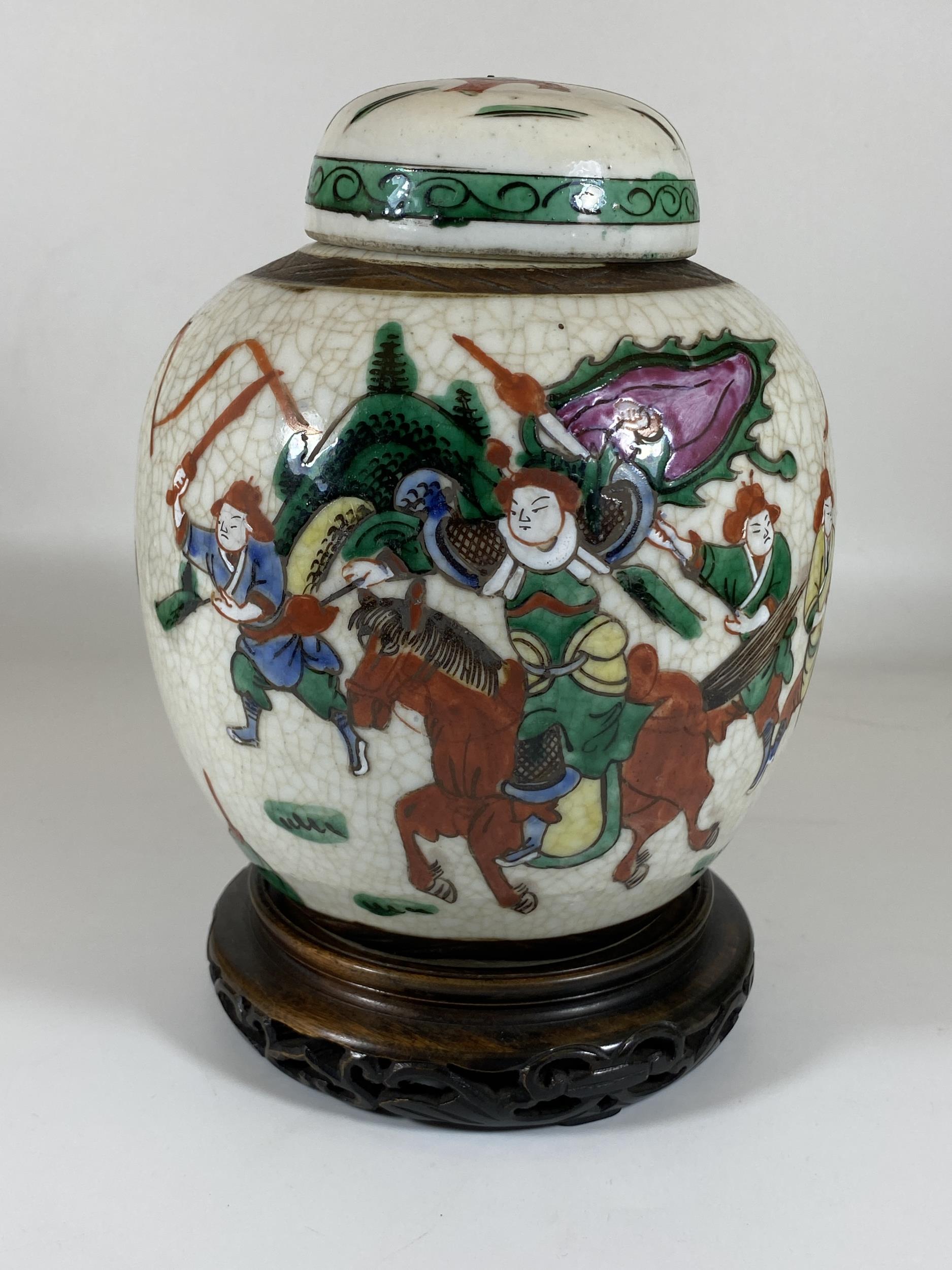 A LATE 19TH/EARLY 20TH CENTURY CHINESE CRACKLE GLAZE WARRIOR DESIGN GINGER JAR ON CARVED WOODEN - Image 2 of 7