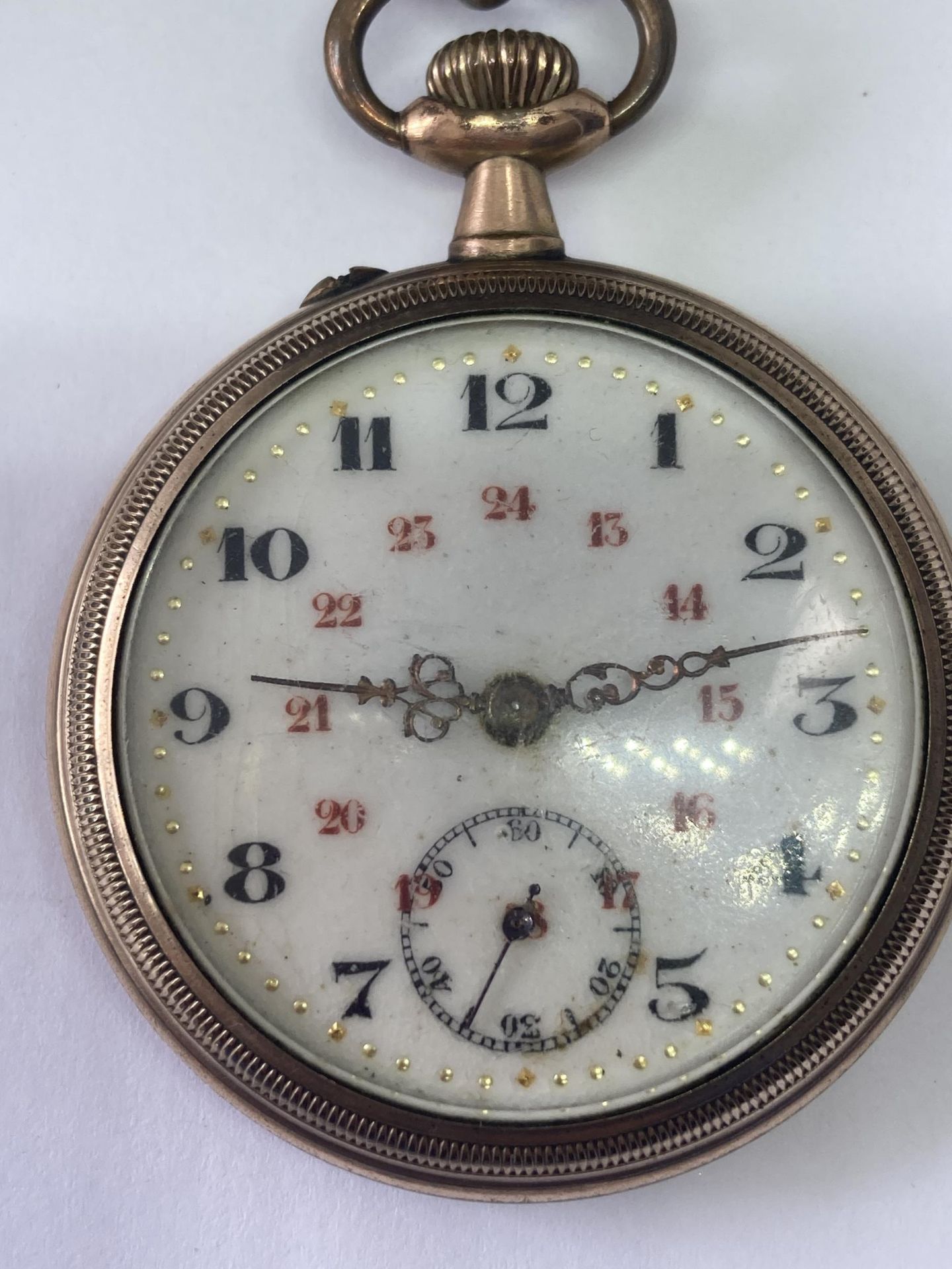 A GOLD PLATED POCKET WATCH WITH CHAIN - Bild 2 aus 3