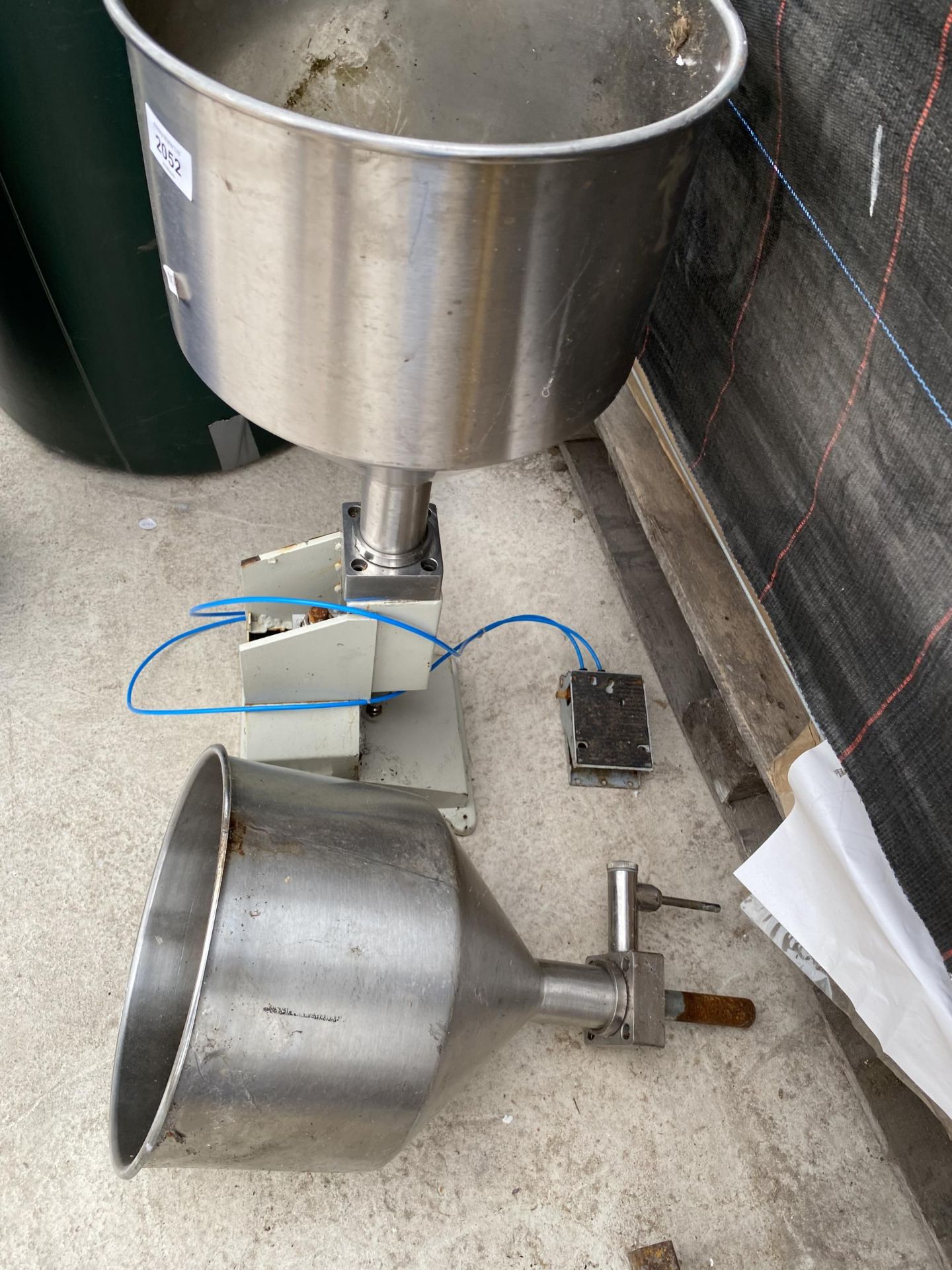 A STAINLESS STEEL PROCESSING MACHINE - Image 2 of 2