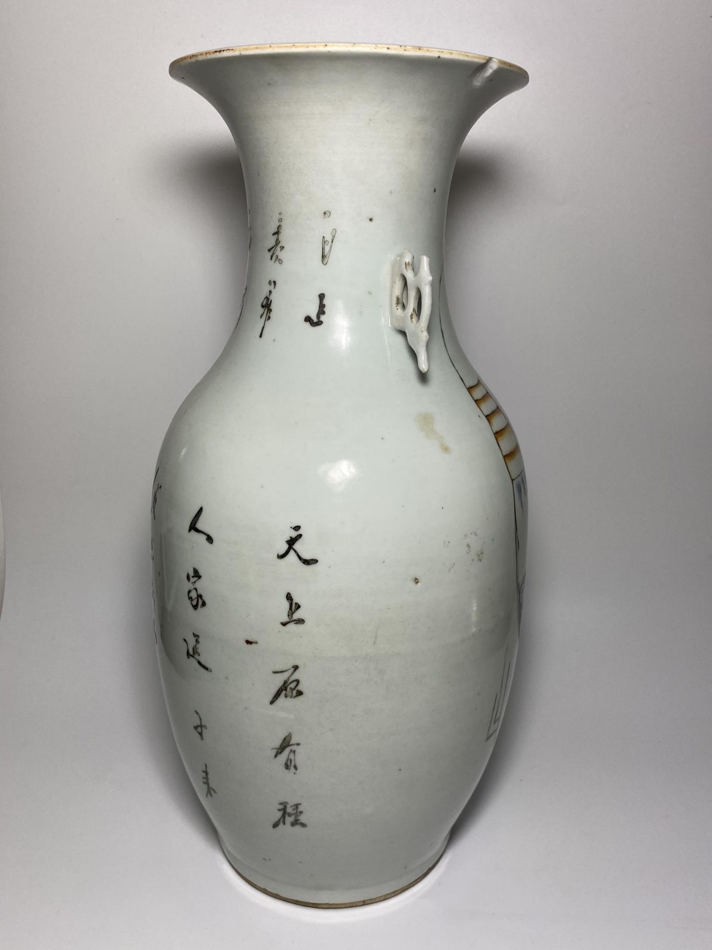 A LARGE 19TH CENTURY CHINESE QING PORCELAIN VASE WITH FIGURAL & CALLIGRAPHY DESIGN, HEIGHT 43CM - Image 7 of 11