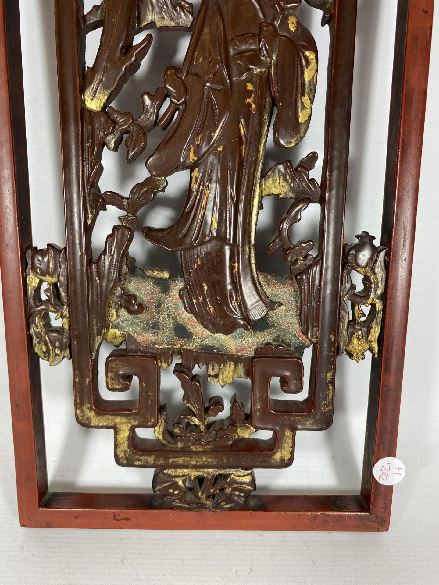 A CHINESE LACQUERED WOODEN PANEL WITH GEISHA GIRL DESIGN, 23 X 53CM - Image 3 of 6