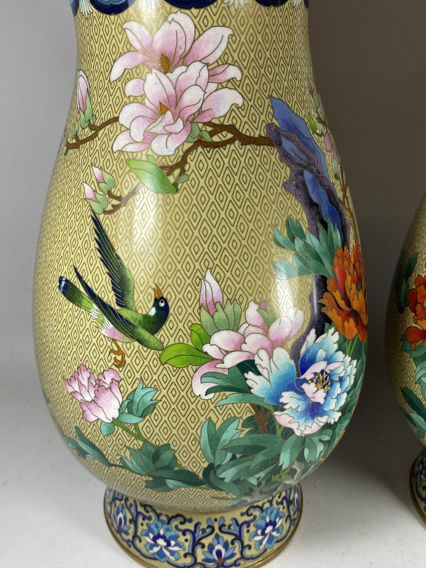 A LARGE PAIR OF CHINESE CLOISONNE BALUSTER FORM VASES WITH BIRD AND FLORAL DECORATION, HEIGHT 39CM - Image 3 of 9