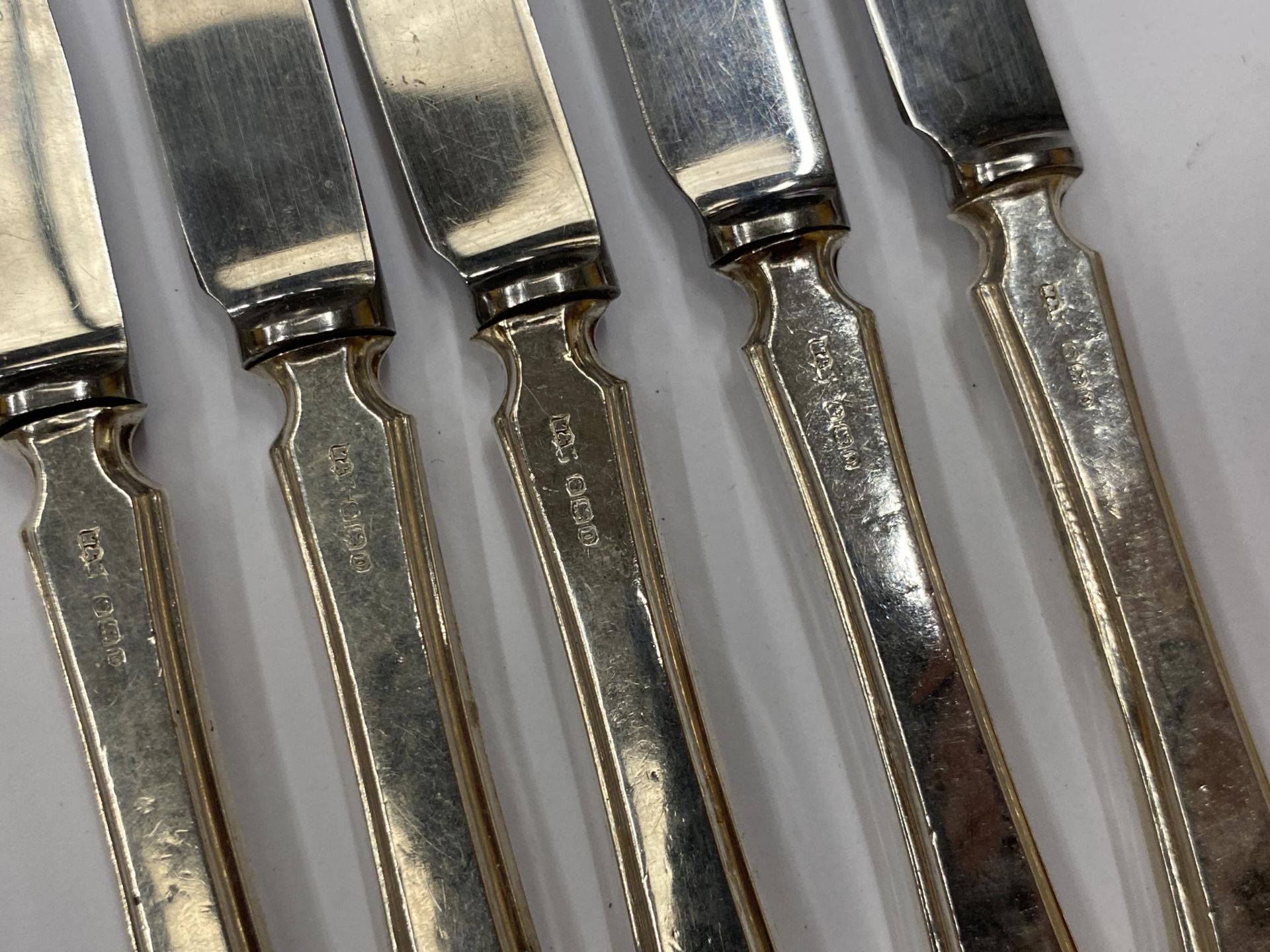 FIVE HALLMARKED SILVER HANDLED BUTTER KNIVES - Image 2 of 2