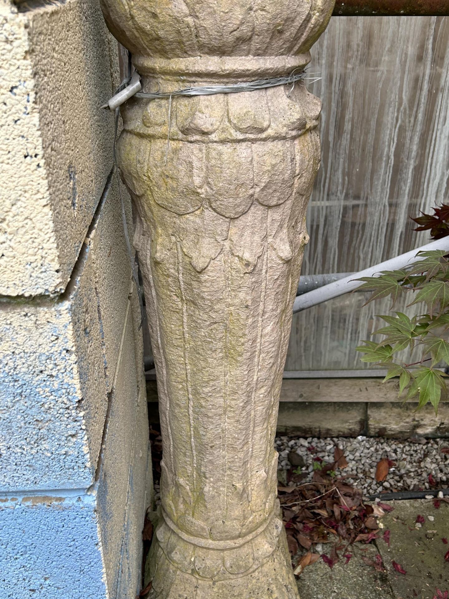 A VINTAGE INDIAN STONE COLUMN, 64" HIGH 10" WIDE - Image 3 of 4