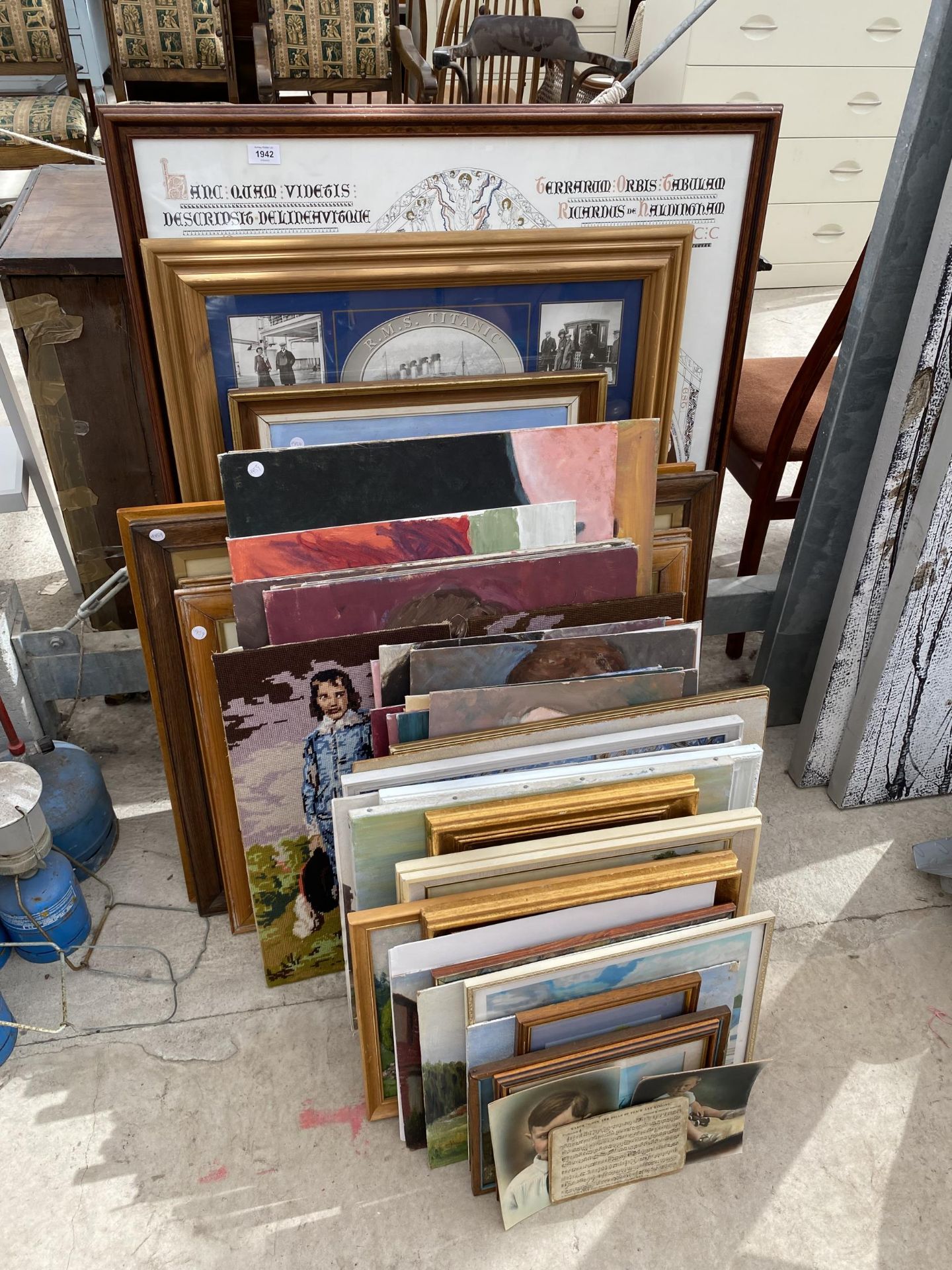 A LARGE ASSORTMENT OF FRAMED PRINTS AND PICTURES