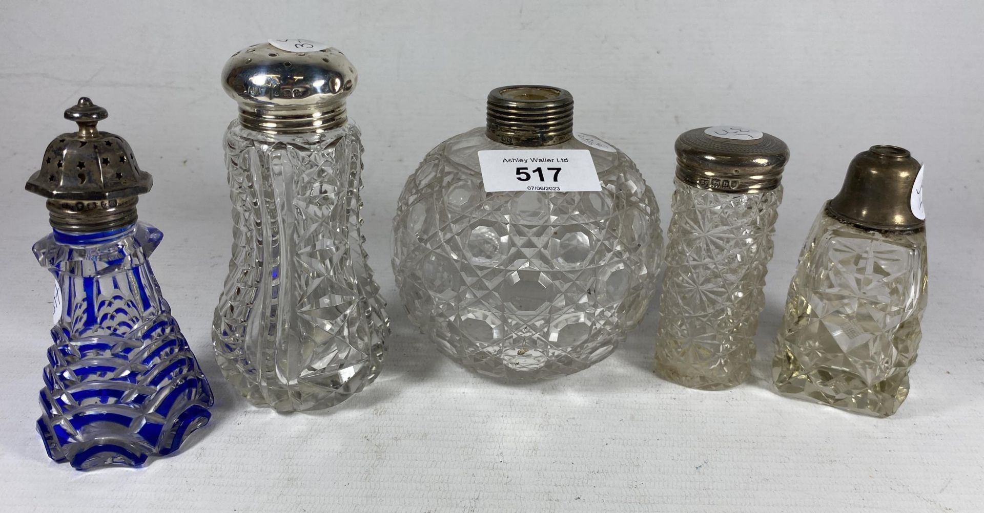 A COLLECTION OF FIVE HALLMARKED SILVER AND CUT GLASS ITEMS, BLUE CUT GLASS SHAKER WITH VICTORIAN