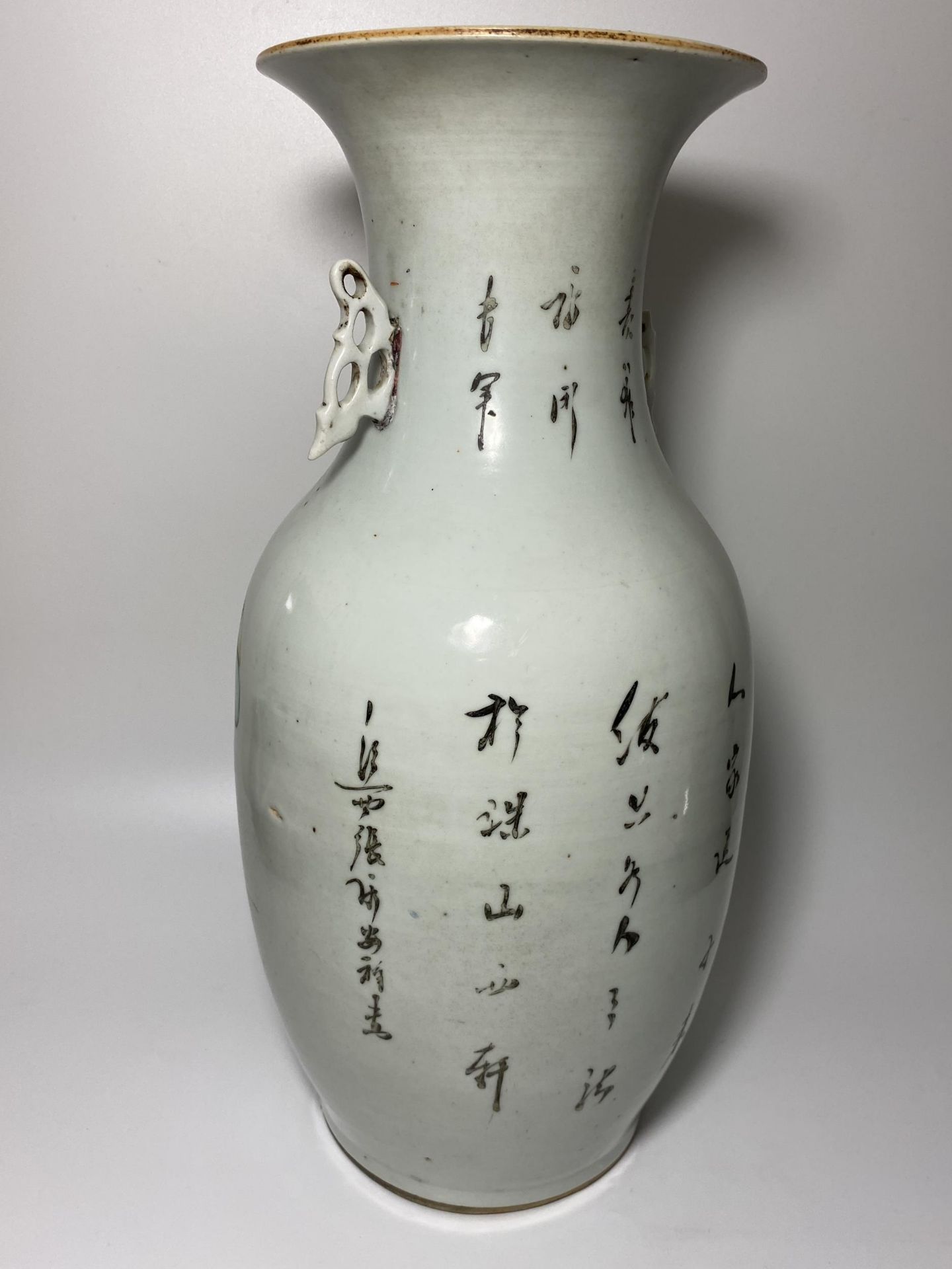 A LARGE 19TH CENTURY CHINESE QING PORCELAIN VASE WITH FIGURAL & CALLIGRAPHY DESIGN, HEIGHT 43CM - Image 5 of 11