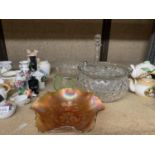 A QUANTITY OF GLASSWARE TO INCLUDE BOWLS, A DECANTER, CARNIVAL GLASS, ETC
