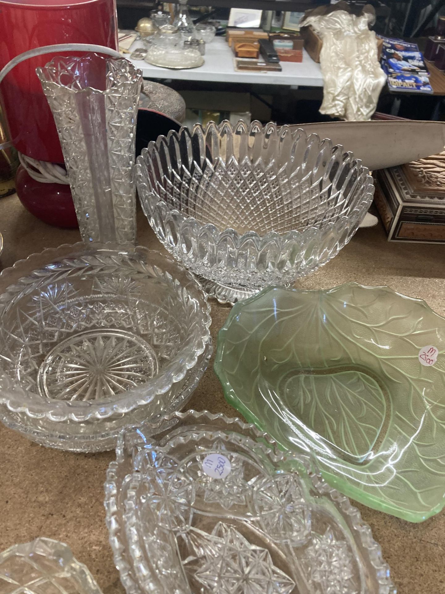 A QUANTITY OF GLASSWARE TO INCLUDE MAINLY BOWLS - Image 2 of 2