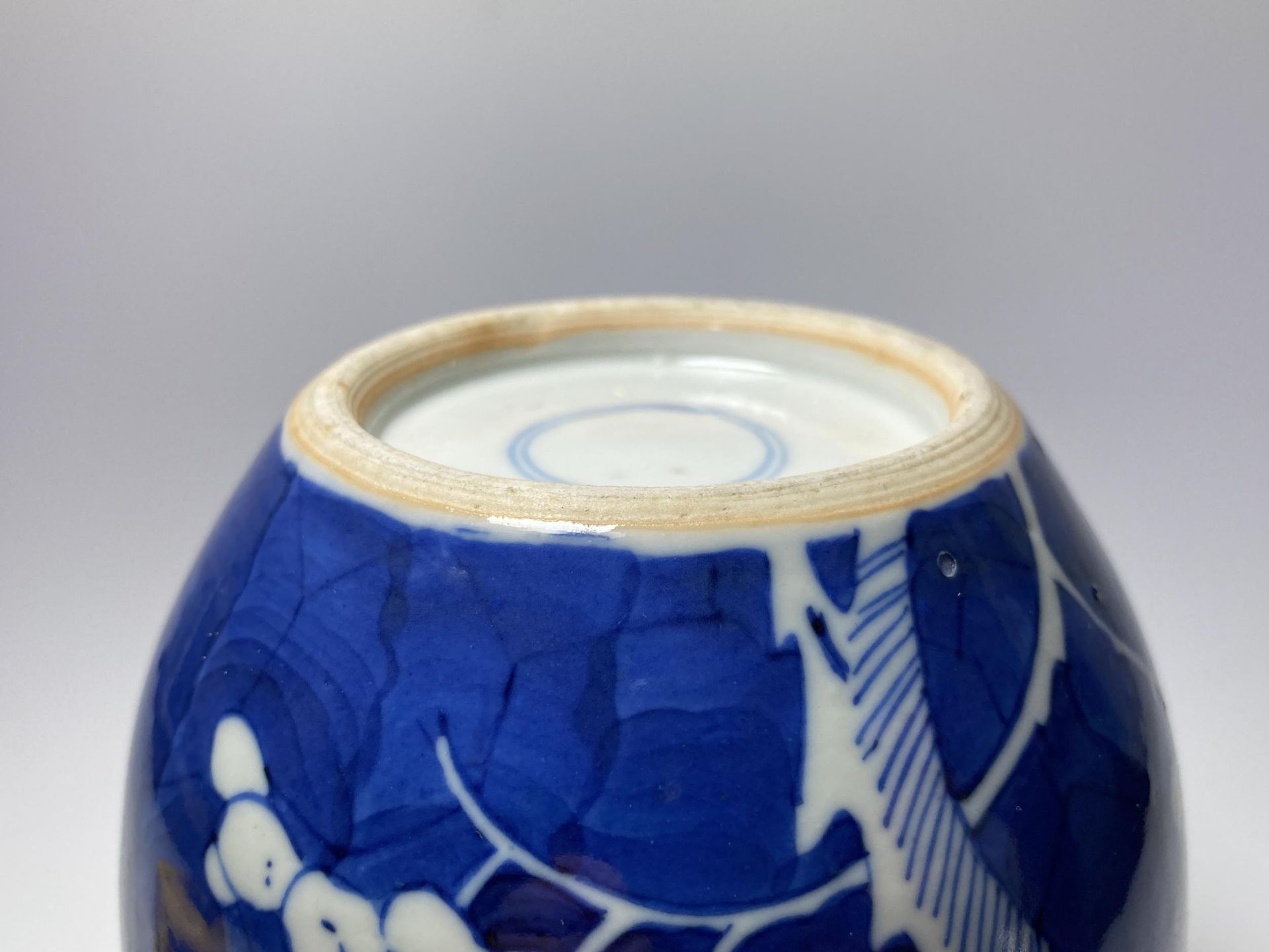 AN EARLY 20TH CENTURY CHINESE BLUE AND WHITE PRUNUS PATTERN GINGER JAR, DOUBLE RING MARK TO BASE, - Image 6 of 7