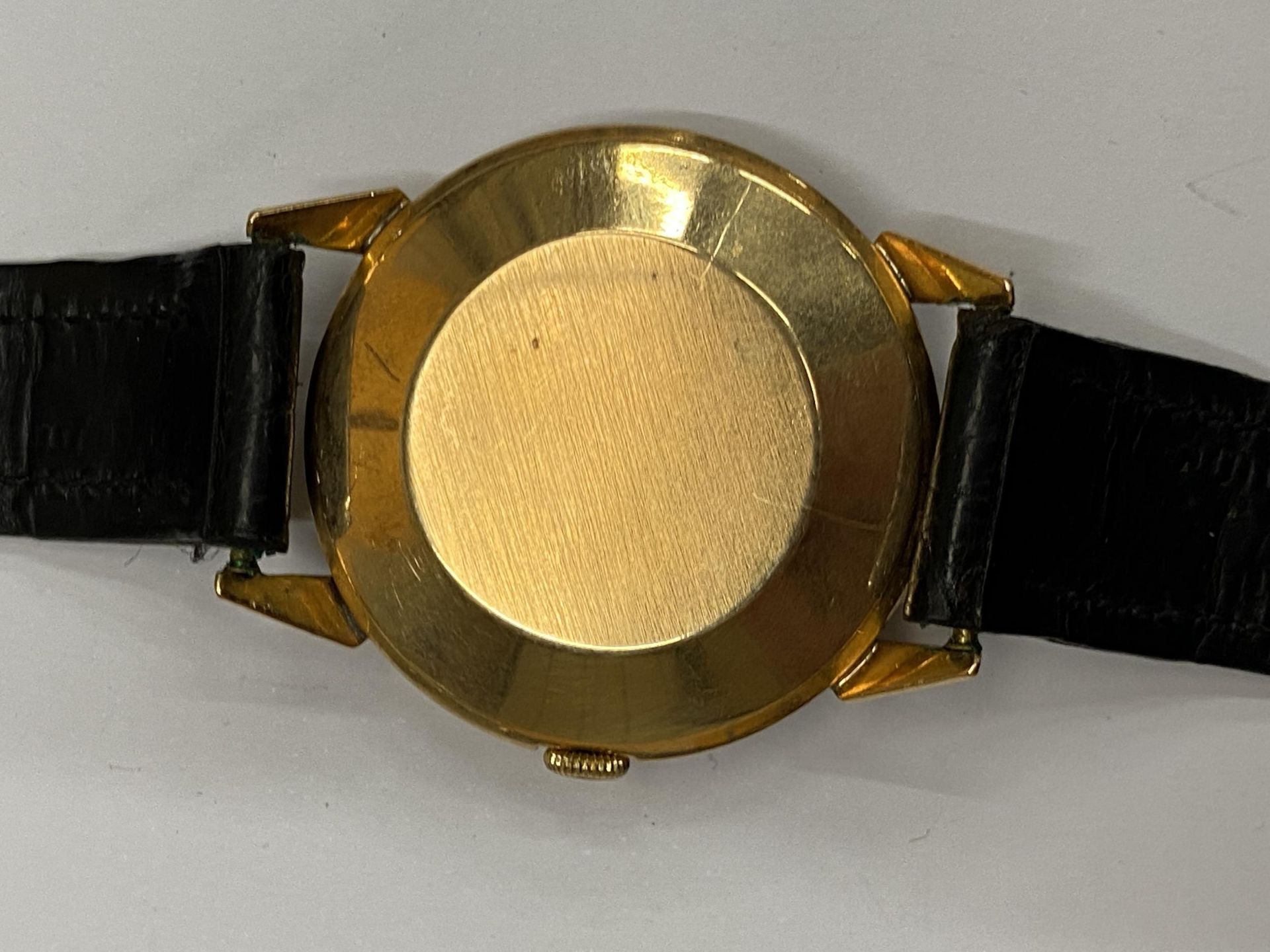 A 1940'S OMEGA BUMPER AUTOMATIC WATCH, YELLOW METAL UNMARKED CASE, WITH NON ORIGINAL BOX, WORKING AT - Image 5 of 8