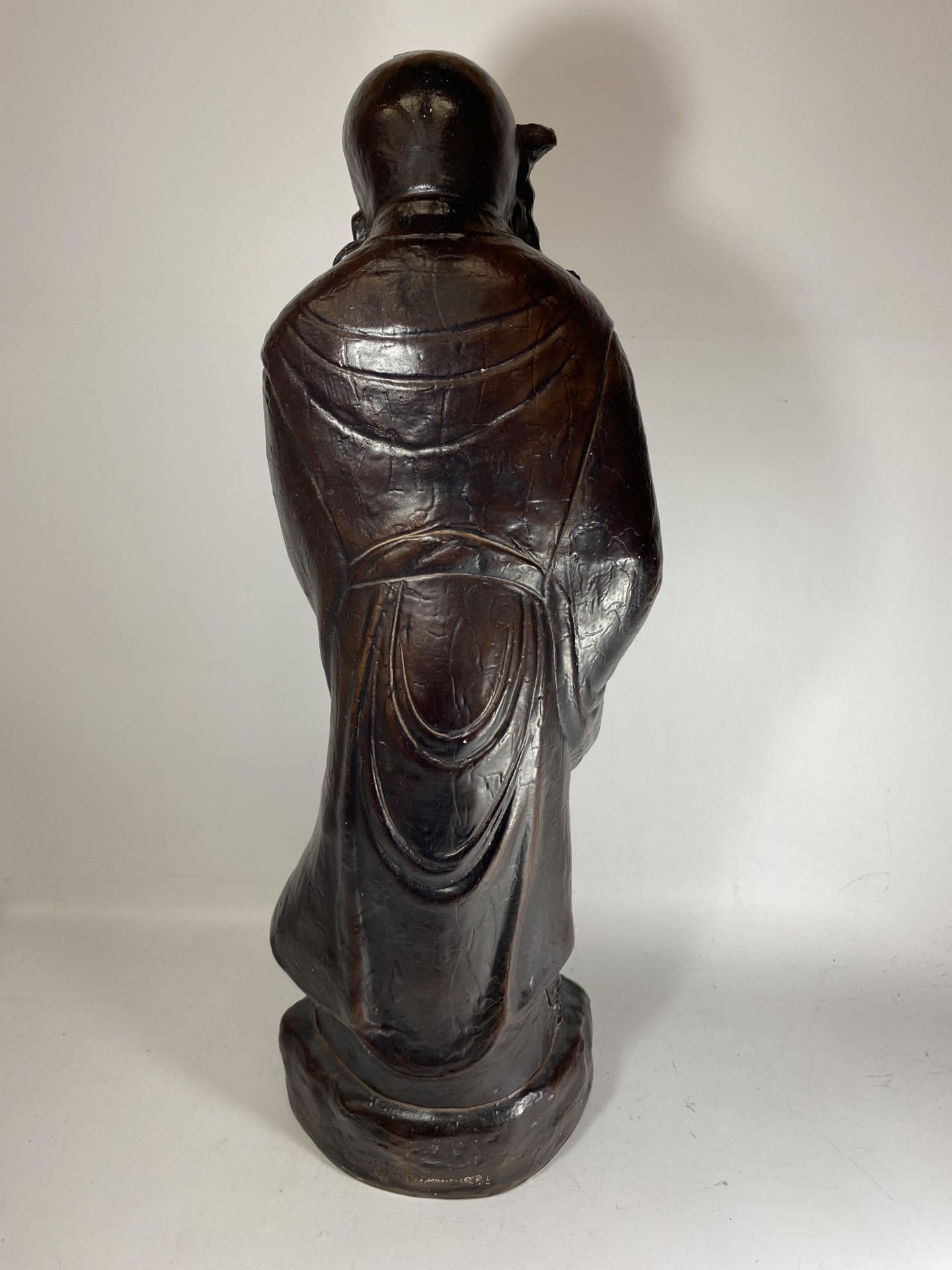 A LARGE METAL MODEL OF AN IMMORTAL, SIGNED AND DATED 1981 TO BASE, HEIGHT 81CM - Image 5 of 6