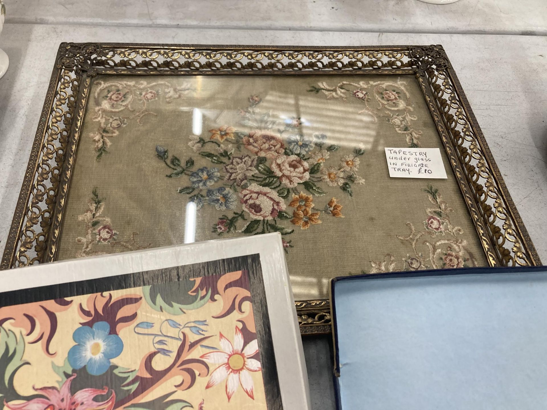 A MIXED LOT TO INCLUDE A VINTAGE TRAY WITH A TAPESTRY UNDER GLASS, VINTAGE BOOKS, ETC - Image 2 of 2