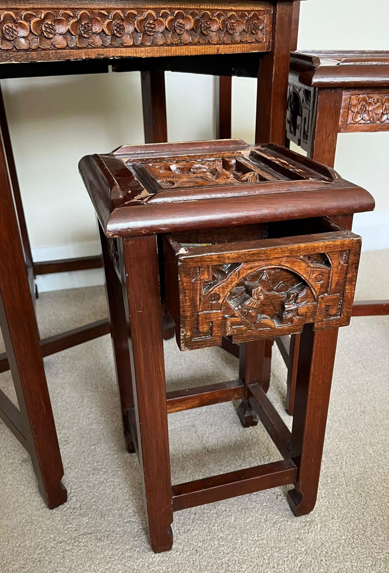 A SET OF FOUR CHINESE CARVED HARDWOOD NEST OF TABLES, THE SMALLEST WITH SINGLE DRAWER - Image 5 of 5