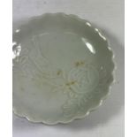 A CHINESE CELADON DISH WITH BIRD & FLORAL DESIGN UNMARKED TO BASE, DIAMETER 11.5CM