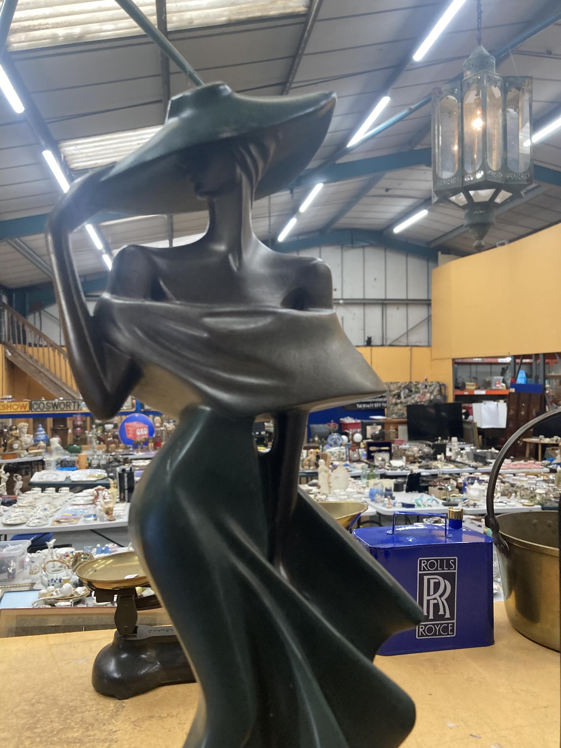 A LARGE HEAVY RESIN MODEL OF A LADY HEIGHT 54CM - Image 2 of 2