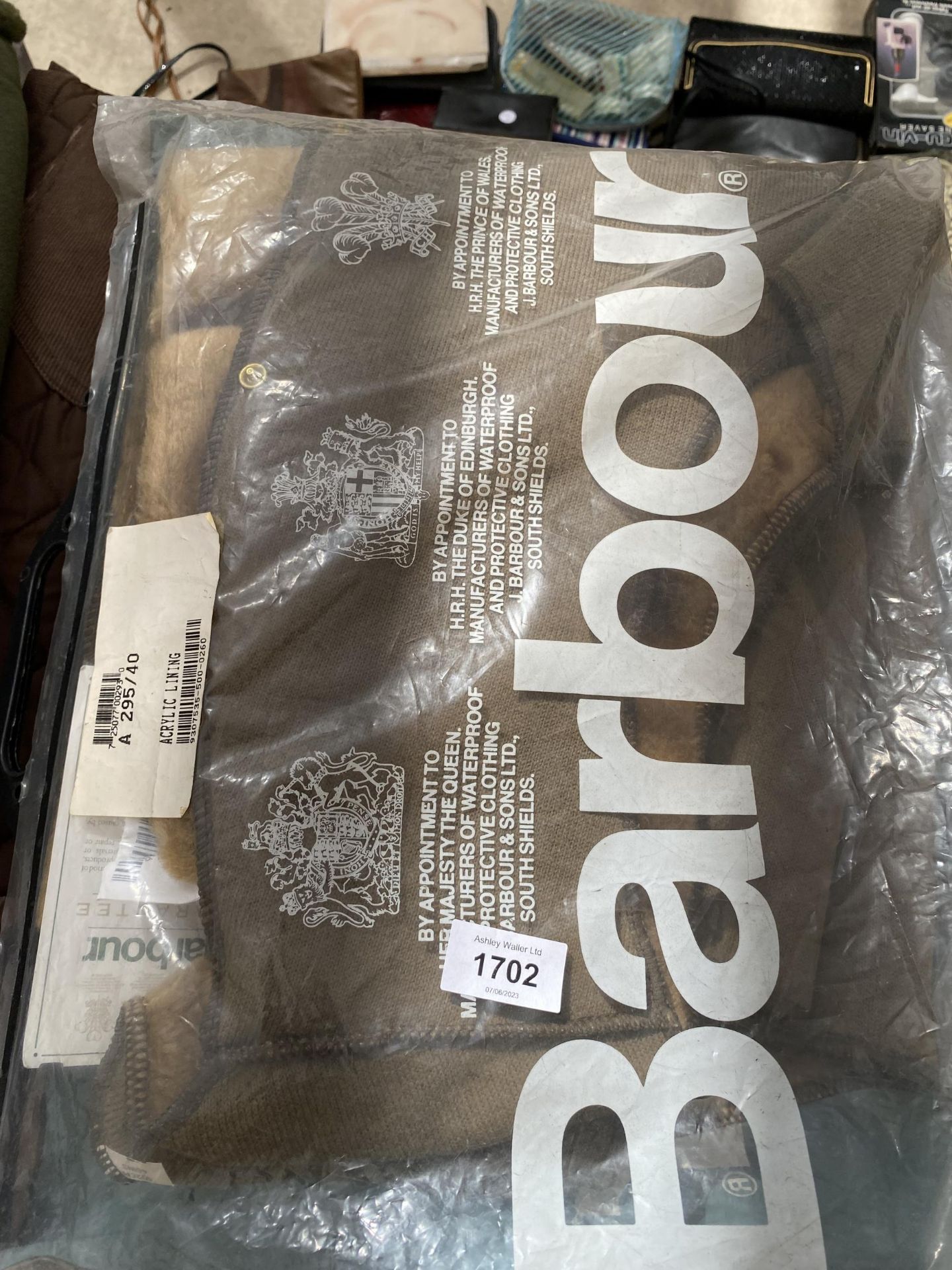 AN ASSORTMENT OF AS NEW BARBOUR FLEECE JACKET LINERS (FROM A TACKLE SHOP CLEARANCE) - Image 3 of 4