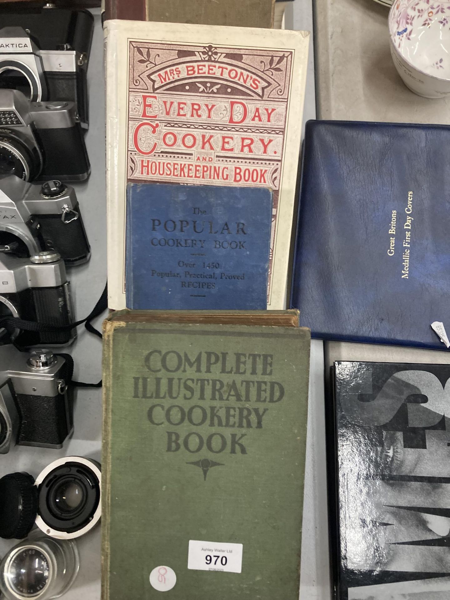 FIVE VINTAGE COOKERY BOOKS TO INCLUDE 1923 MRS BEETON AND LAROUSE GASTRONOMIQUE - Image 3 of 3