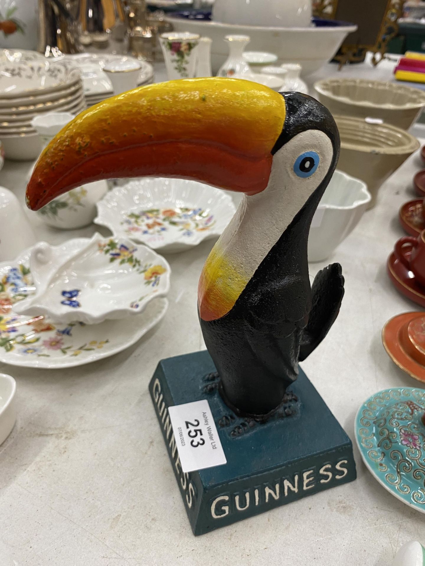 A CAST 'GUINNESS' TOUCAN HEIGHT 20CM