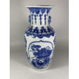 A 20TH CENTURY CHINESE BLUE AND WHITE FLORAL PATTERN VASE, HEIGHT 31CM