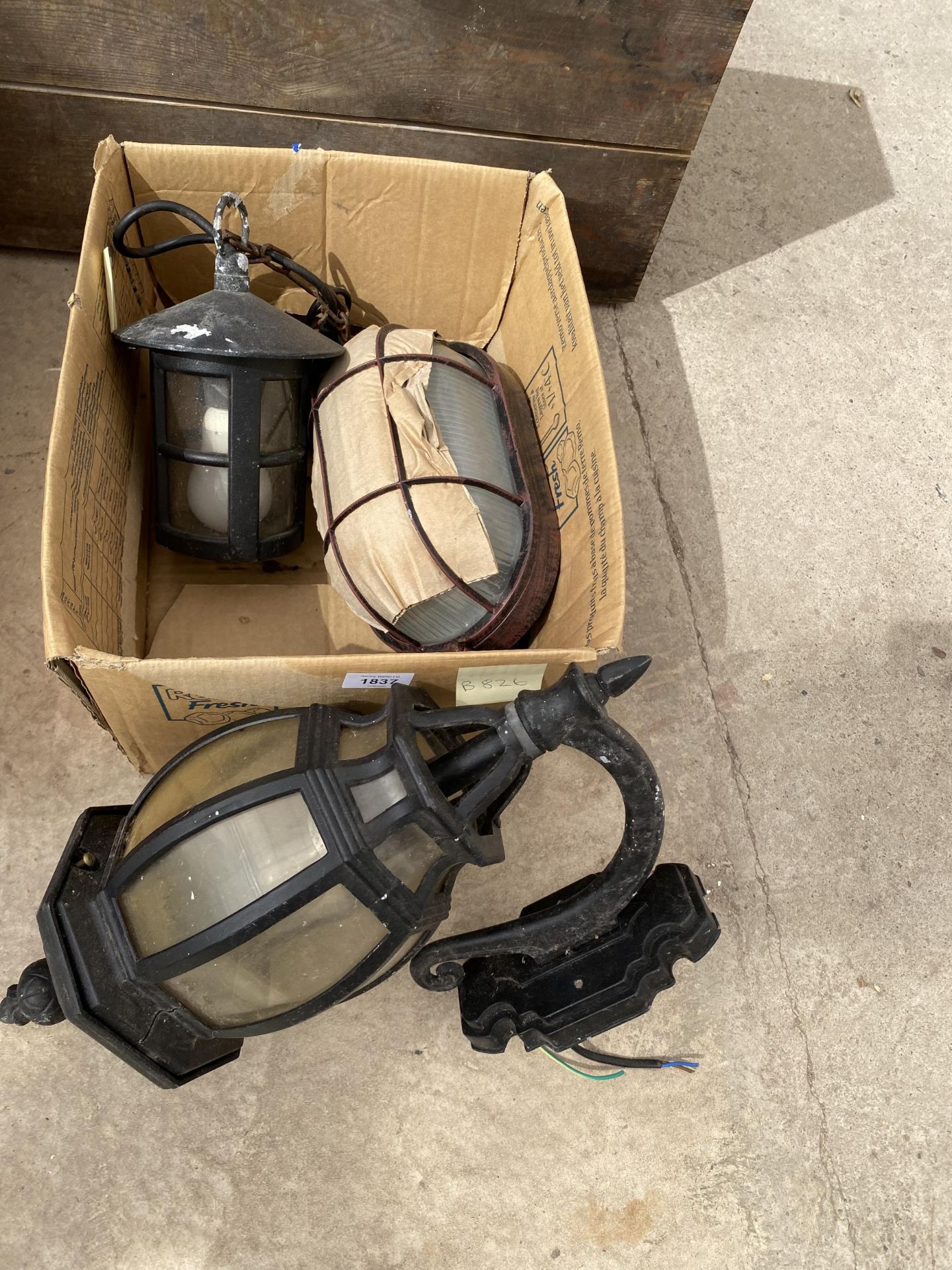 AN ASSORTMENT OF OUTDOOR LIGHTS AND A VINTAGE WOODEN JOINERS CHEST