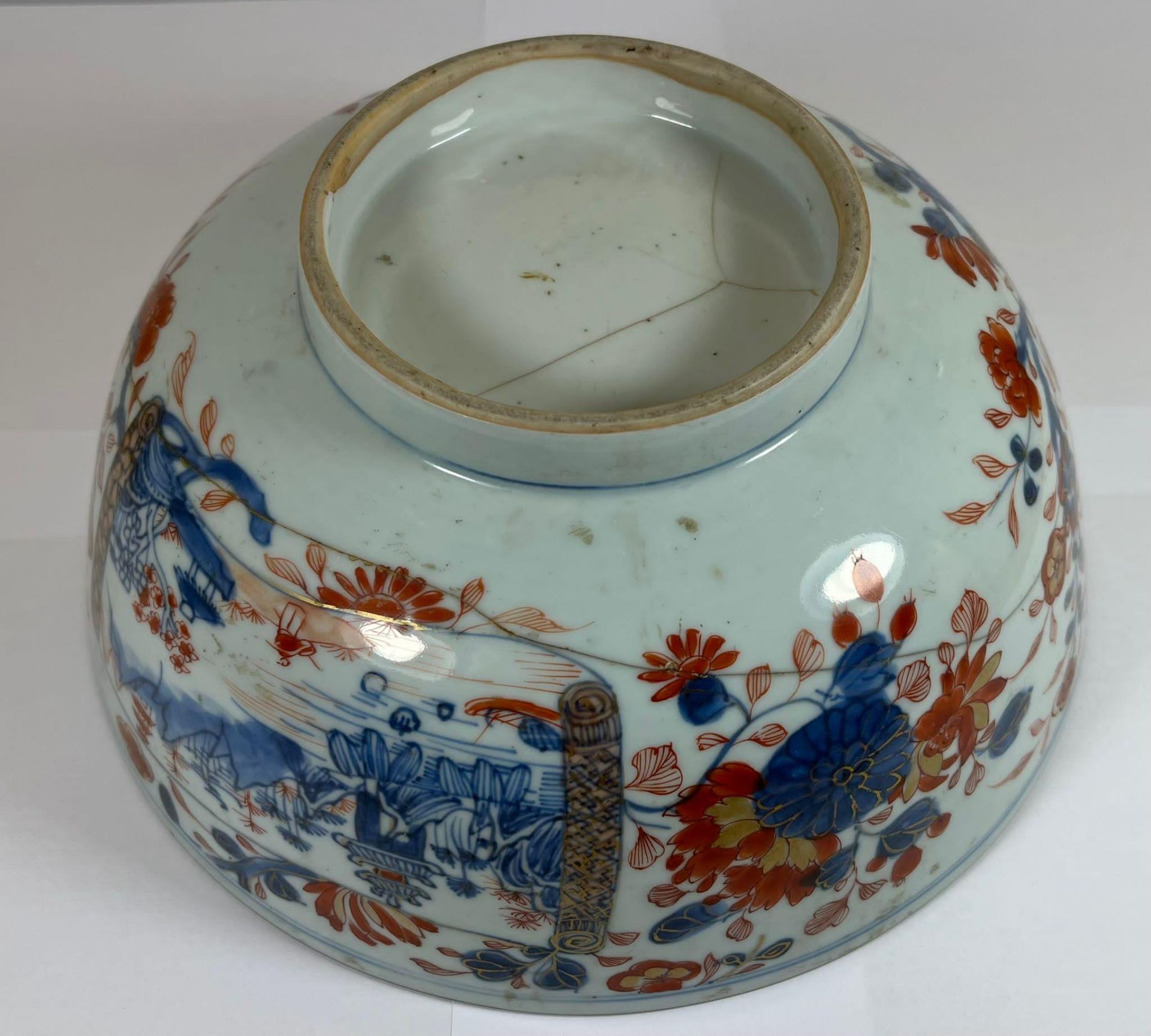 AN 18TH CENTURY CHINESE EXPORT PORCELAIN FRUIT BOWL WITH FLORAL DESIGN, DIAMETER 23CM, HEIGHT 11CM - Bild 4 aus 6