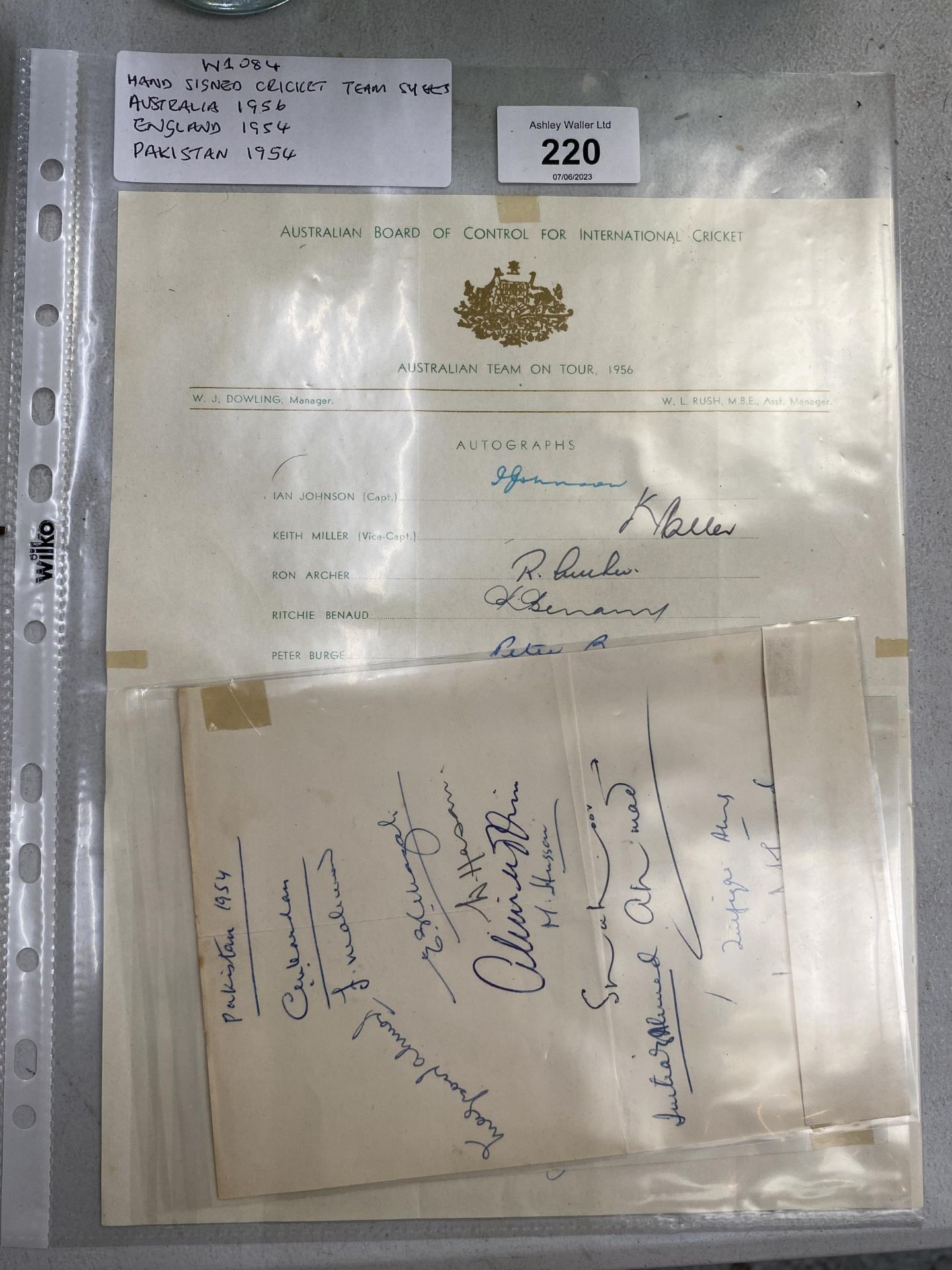 A QUANTITY OF ORIGINAL 1950'S SIGNED CRICKET TEAM SHEETS, AUSTRALIA 1956, ENGLAND 1954 AND