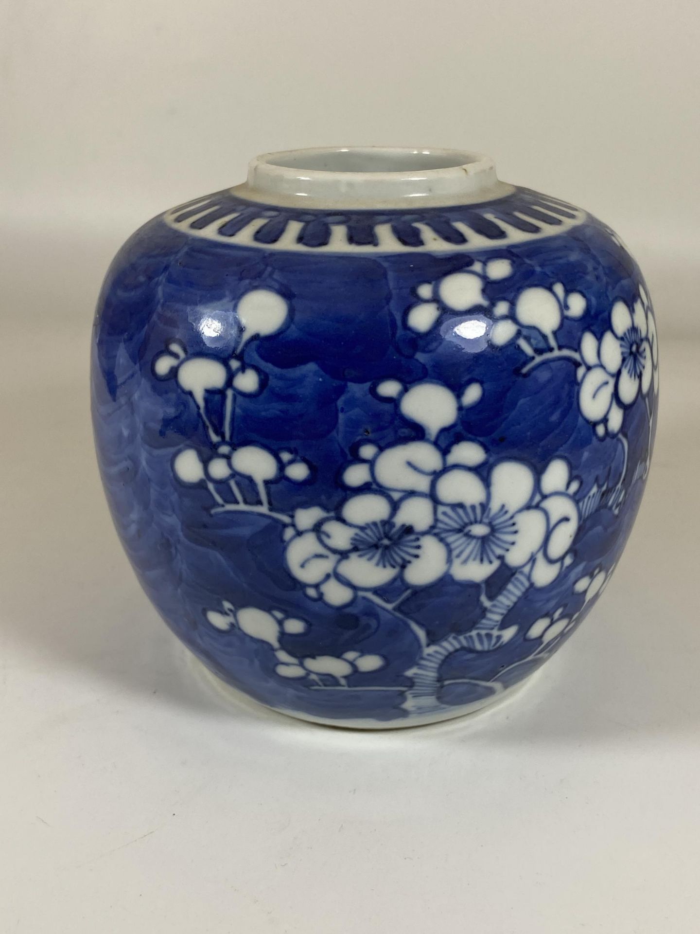 AN EARLY 20TH CENTURY CHINESE BLUE AND WHITE PRUNUS BLOSSOM GINGER JAR, DOUBLE RING MARK TO BASE, - Image 3 of 5