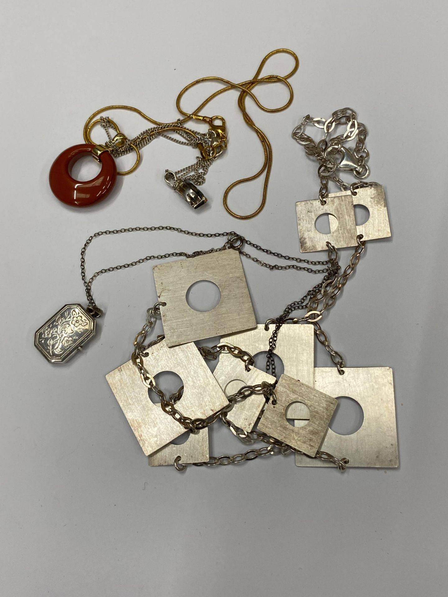 A GROUP OF FOUR ASSORTED SILVER NECKLACES