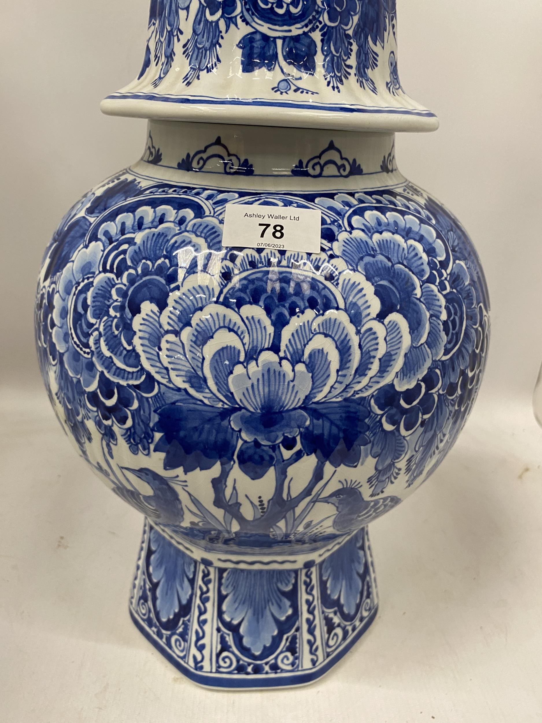 A LARGE DUTCH DELFT POTTRY LIDDED TEMPLE JAR / URN, HEIGHT 49CM - Image 2 of 3