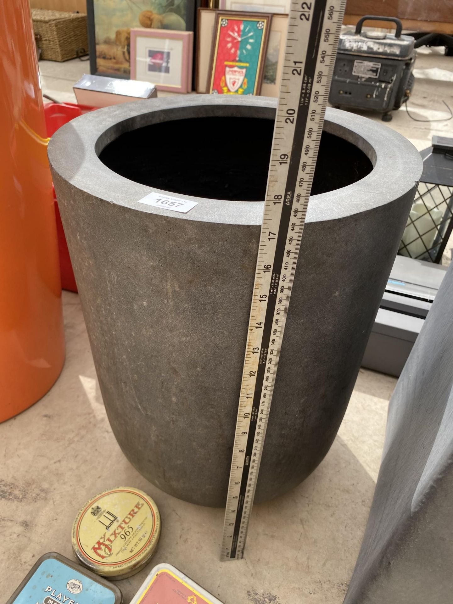 A BLACK CIRCULAR FIBRE GLASS PLANTER (H:44CM) - Image 2 of 3