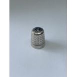 A HALLMARKED CHESTER SILVER CHARLES HORNER THIMBLE
