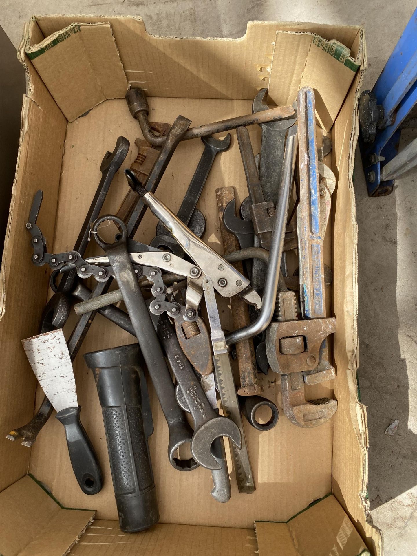 AN ASSORTMENT OF TOOLS TO INCLUDE SPANNERS AND STILSENS ETC - Image 2 of 2