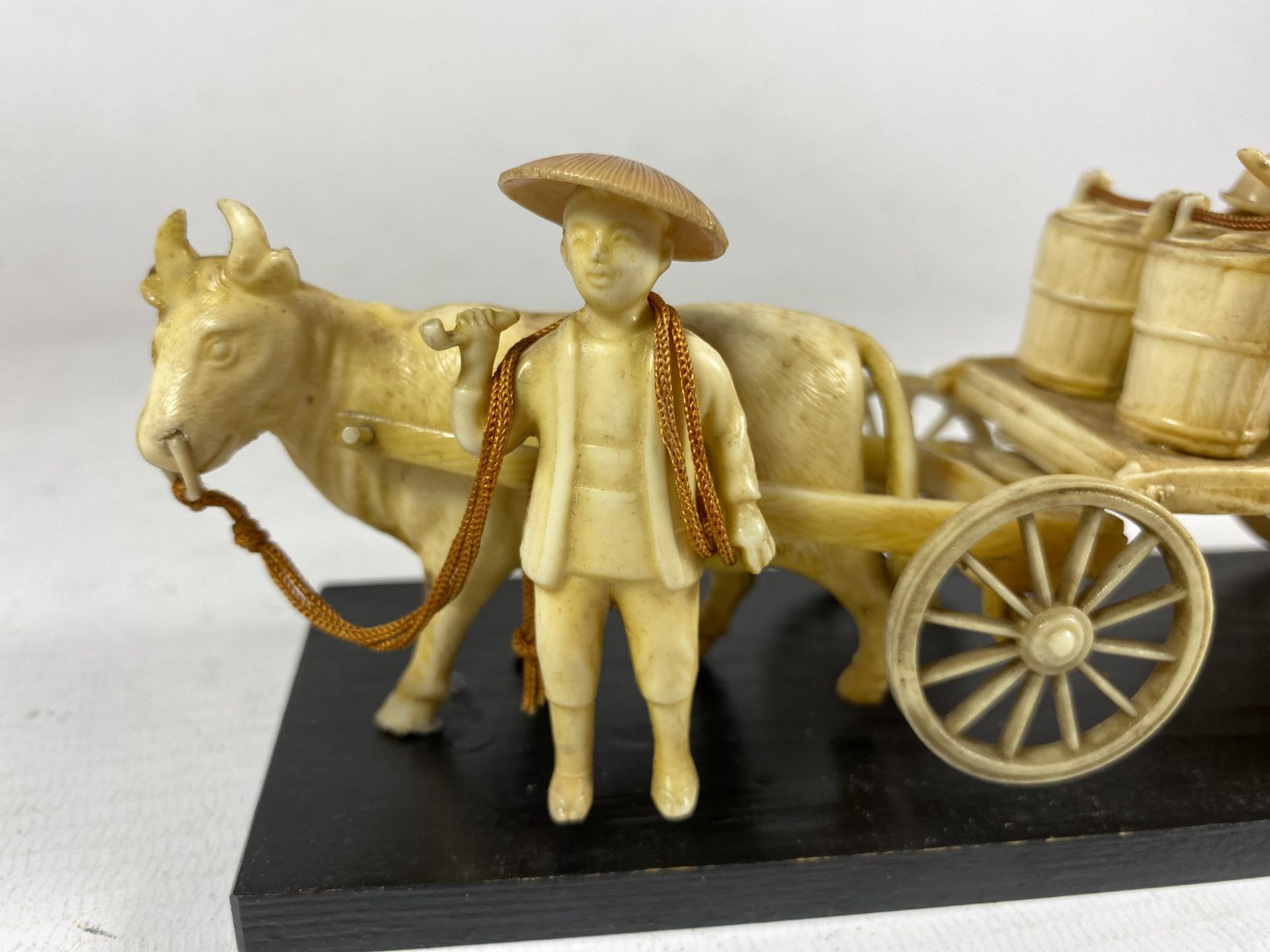 AN ORIENTAL BONE EFFECT MODEL OF A CHINESE MAN WITH HORSE AND CART - Image 2 of 4