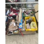AN ASSORTMENT OF HOUSEHOLD CLEARANCE ITEMS TO INCLUDE TOYS AND DOLLS ETC