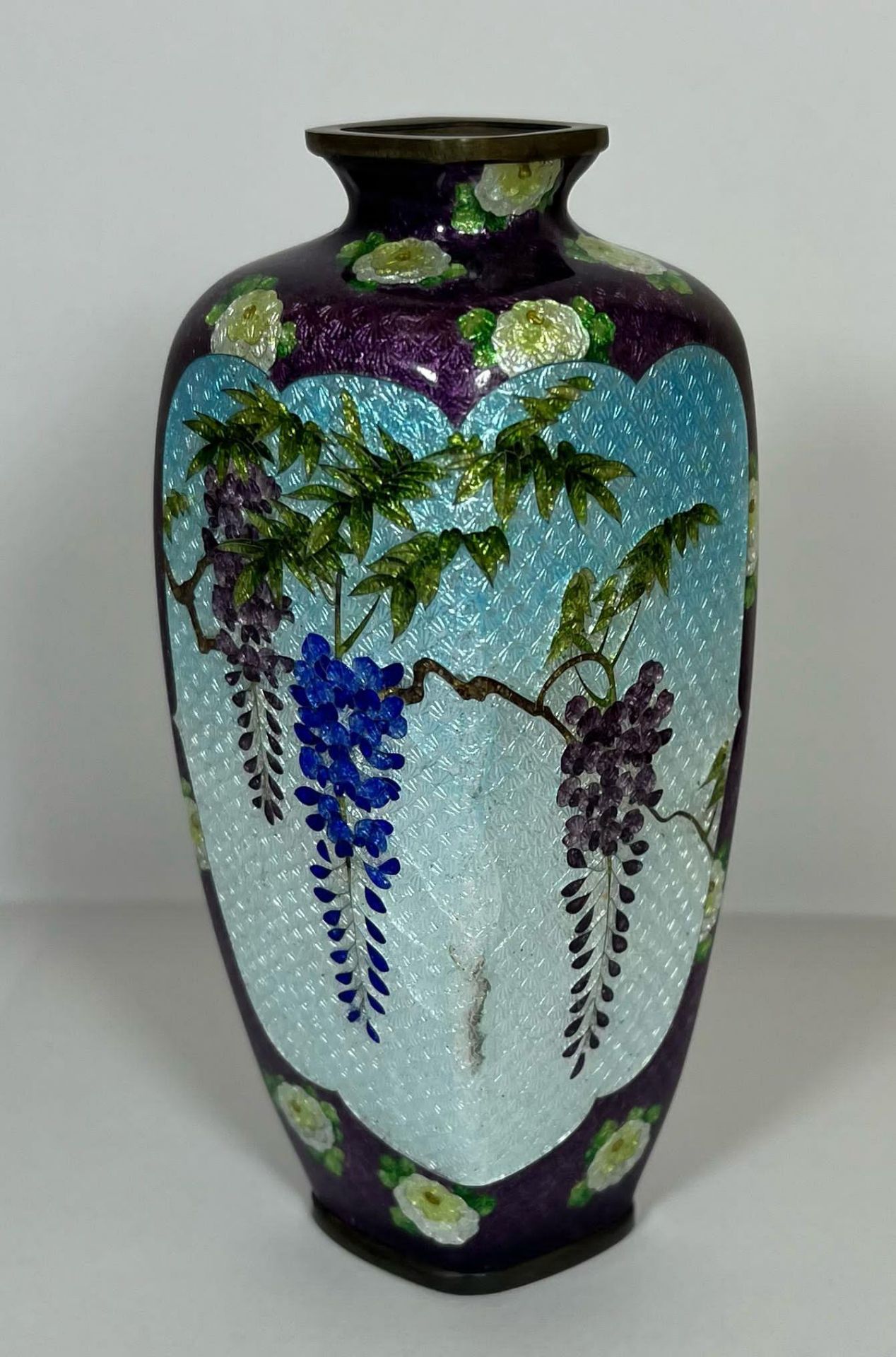 A JAPANESE GINBARI MEIJI PERIOD (1868-1912) ENAMEL DESIGN VASE DECORATED WITH A GEISHA GIRL BY A - Image 2 of 4