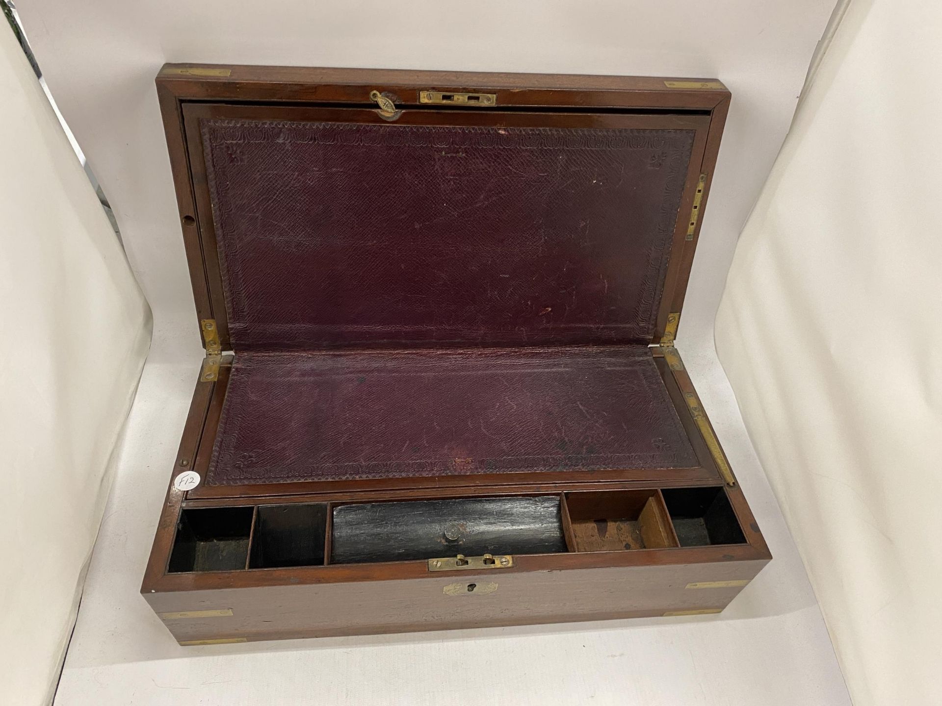 A MAHOGANY AND BRASS BOUND WRITING SLOPE WITH INNER PURPLE LEATHER SLOPE AND SIDE DRAWER, 15 X 24 - Image 3 of 5